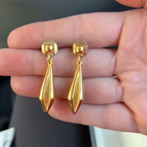 Vintage Avon Faux gold dangle pierced earrings. - Picture 2 of 3